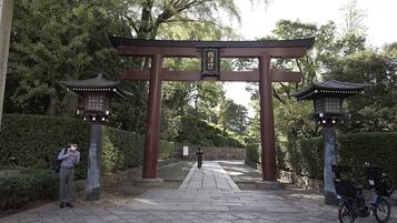 A traditional Japanese torii gate at the entrance of a park.