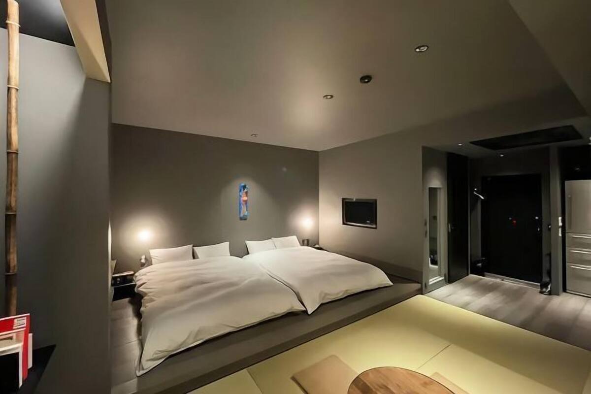 Wifi gratis, decoración personalizada y muebles diferentes 