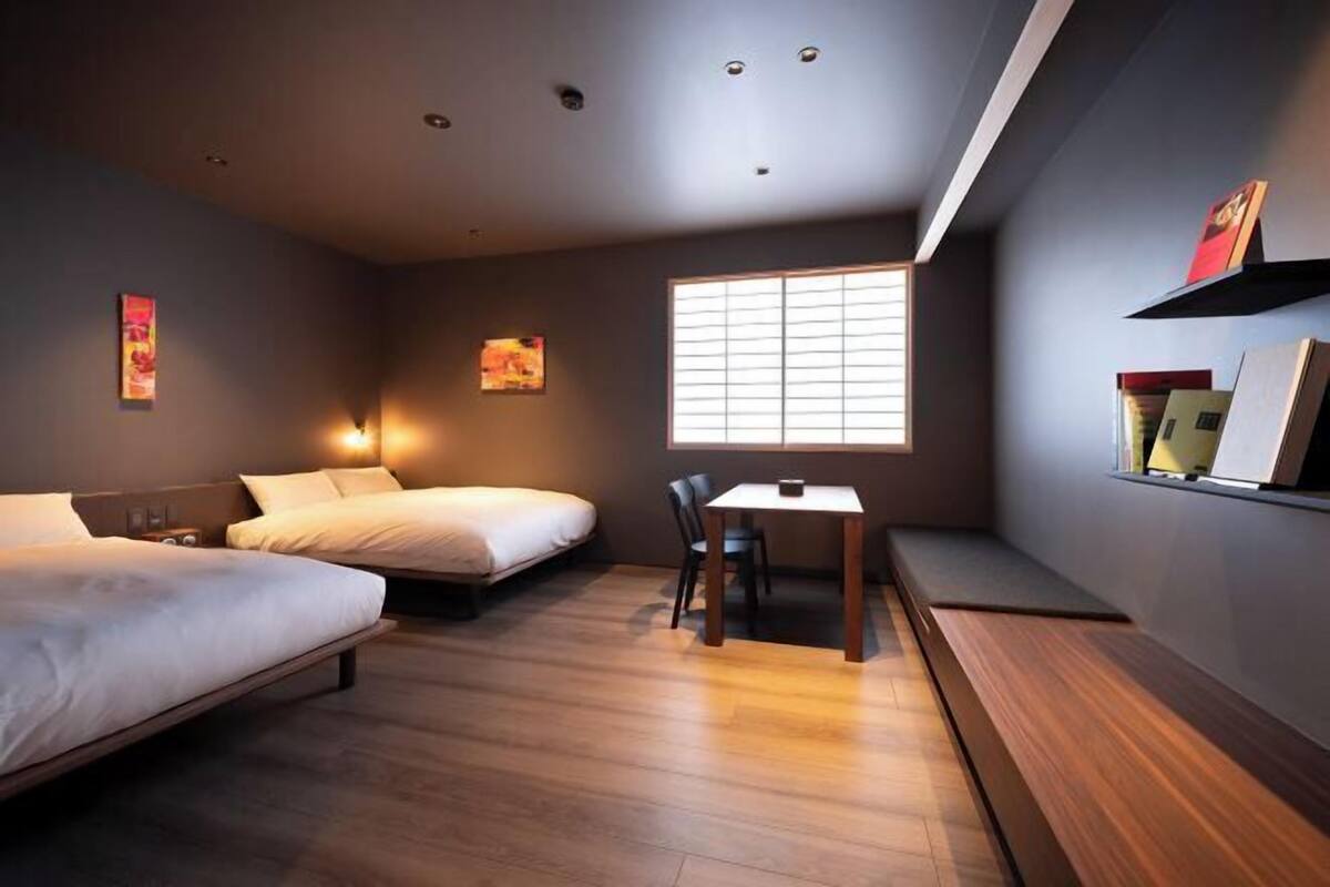 Wifi gratis, decoración personalizada y muebles diferentes 