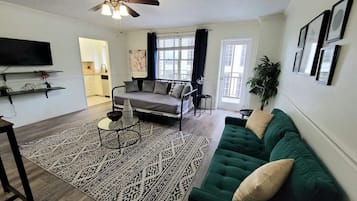 Een televisie en een kantoor