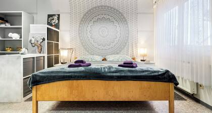 Ferienhaus 'Wohncontainer Derdak' mit Privatterrasse, WLAN und Klimaanlage