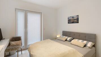 2 bedrooms, iron/ironing board, free WiFi, bed sheets