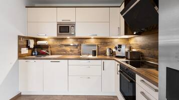 Refrigerador, microondas, horno, placa de cocina