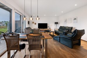 TV - Apartment "Spanier" with Lake View, Private Terrace and Wi-Fi (Muldestausee OT Pouch)