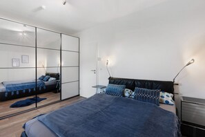 2 makuuhuonetta, silitysrauta/-lauta, ilmainen Wi-Fi, vuodevaatteet