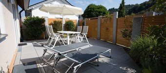 "Dr Saretz" vacation apartment with partial lake view, private terrace and WiFi