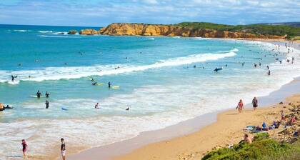 Whites Beachfront Retreat: Pet Friendly