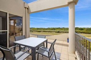 Outdoor dining - Whites Beachfront Retreat: Pet Friendly (Torquay)