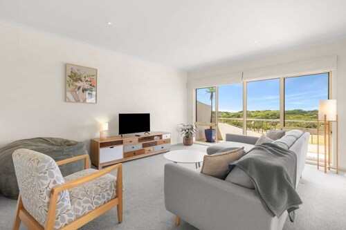 Whites Beachfront Retreat: Pet Friendly