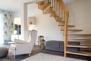 TV, stereo - Holiday Apartment 'Lieblingsinsel' with Private Terrace, Garden and Wi-Fi (Graal-Müritz)