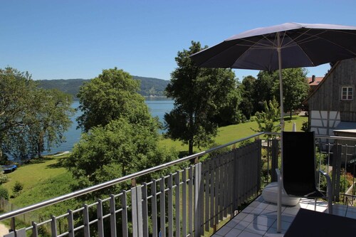 Apartment '1 O G' with Lake View, Balcony and Wi-Fi