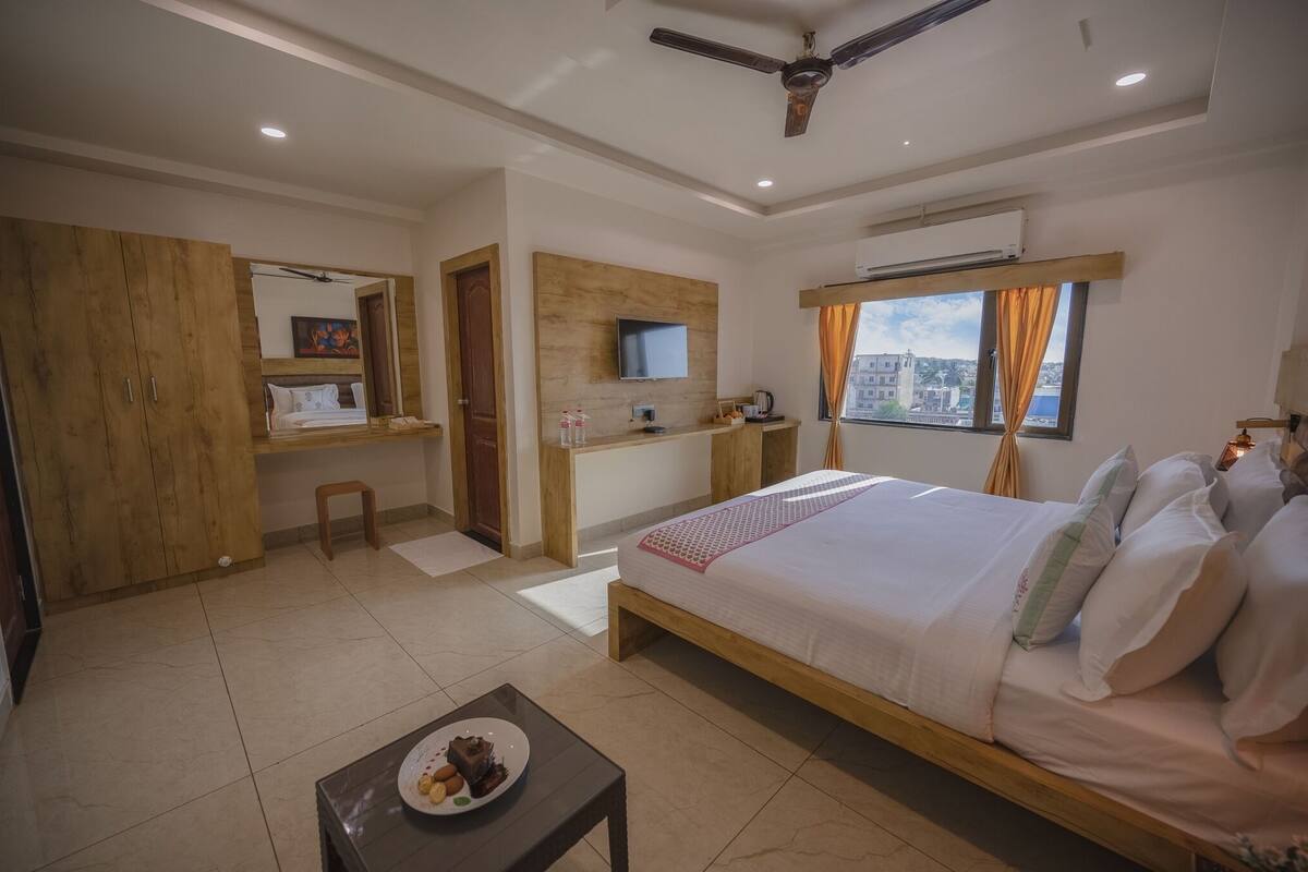 1 chambre, coffre-fort, bureau, rideaux d’obscurcissement