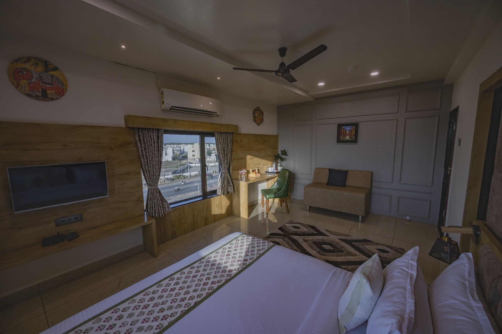 1 bedroom, in-room safe, desk, blackout curtains