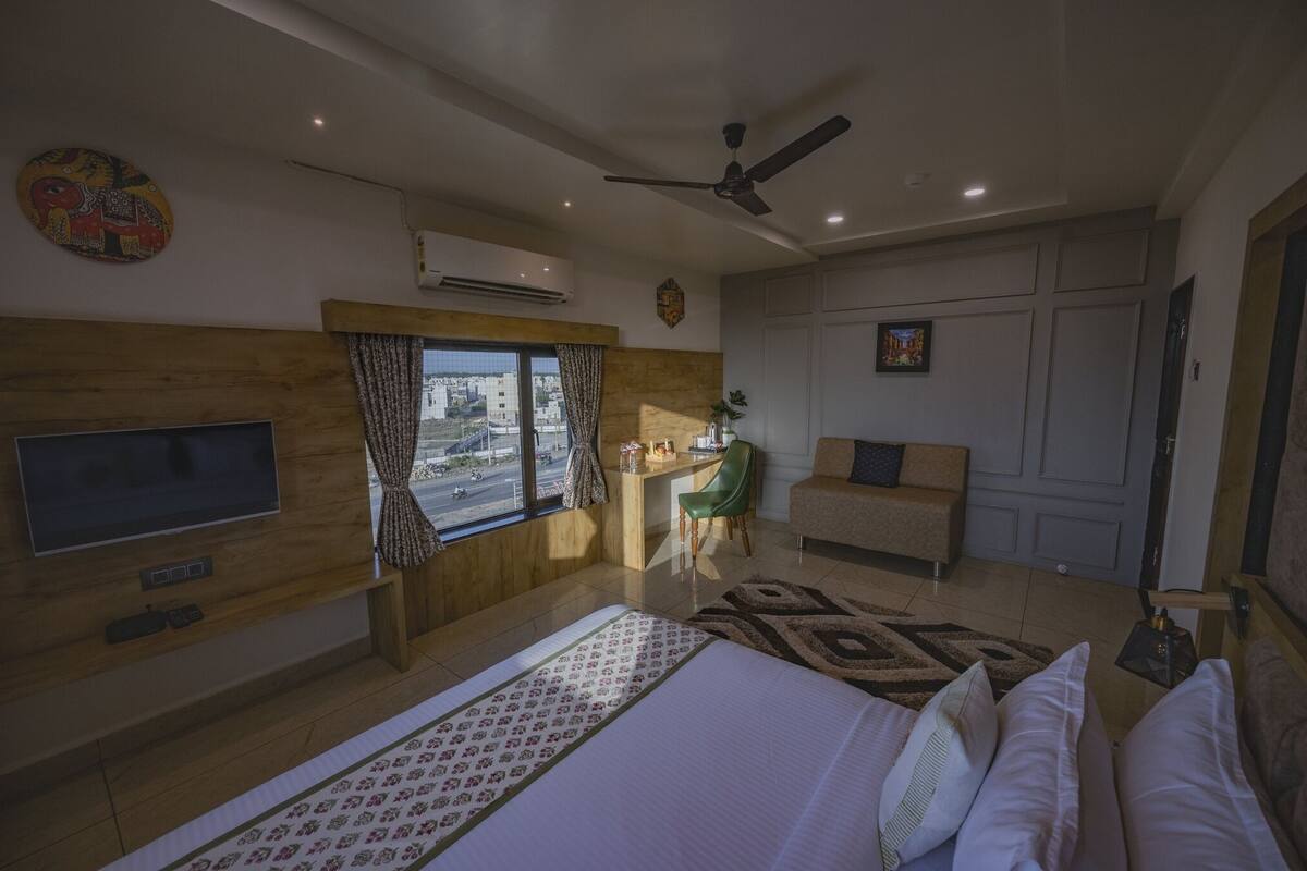 1 chambre, coffre-fort, bureau, rideaux d’obscurcissement