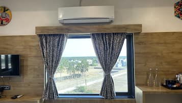 1 bedroom, in-room safe, desk, blackout curtains