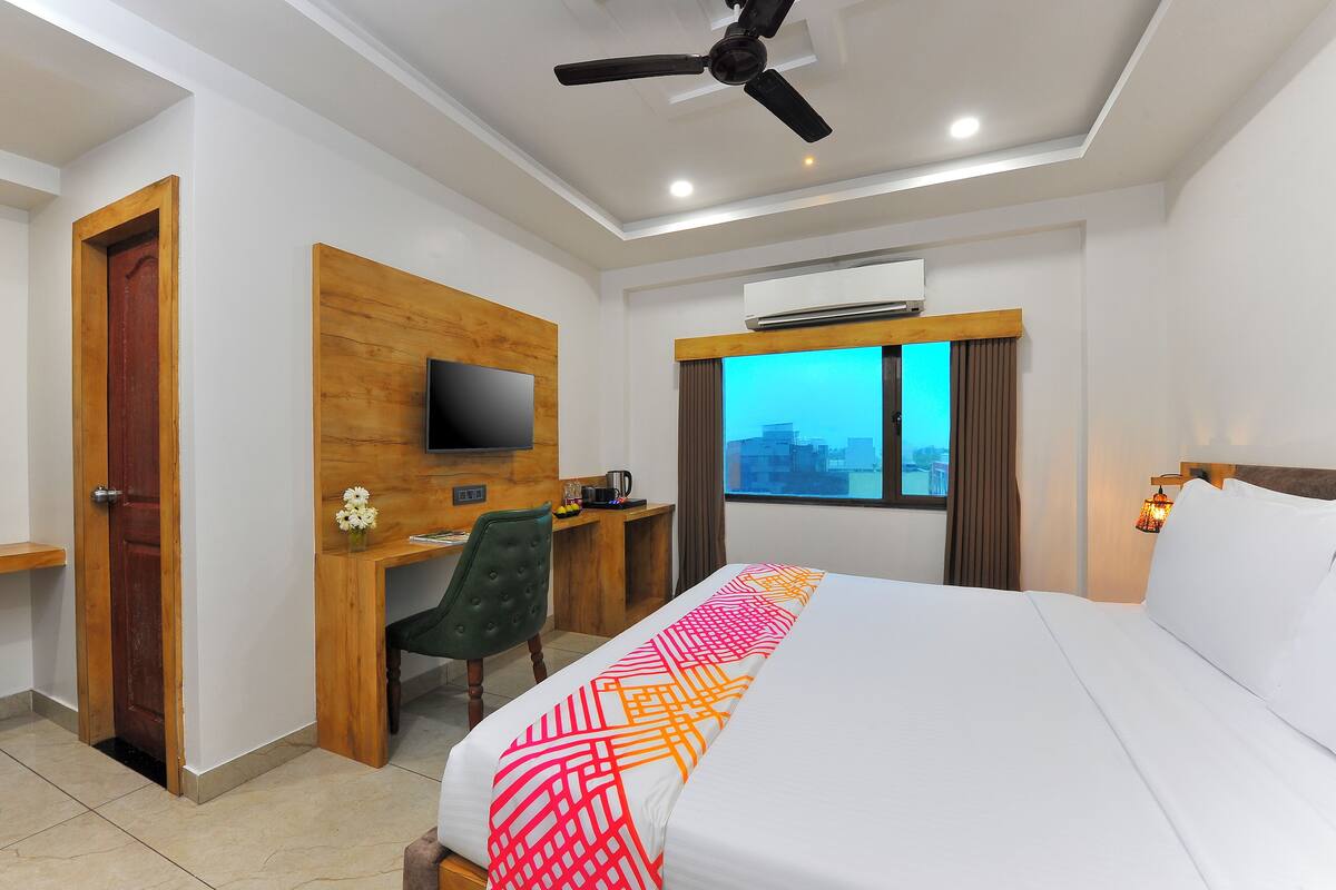 1 habitación, caja de seguridad en la habitación y escritorio 