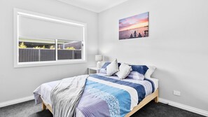 4 slaapkamers, een strijkplank/strijkijzer, beddengoed