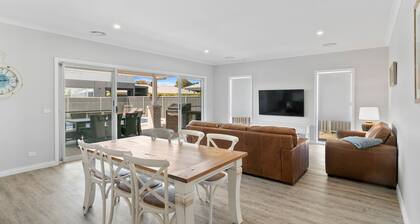 Sunsets by the Lake in Silverwoods Estate