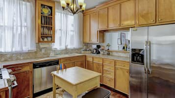 Frigorífic, microones, forn i placa de cuina