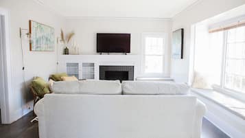 Smart TV y chimenea