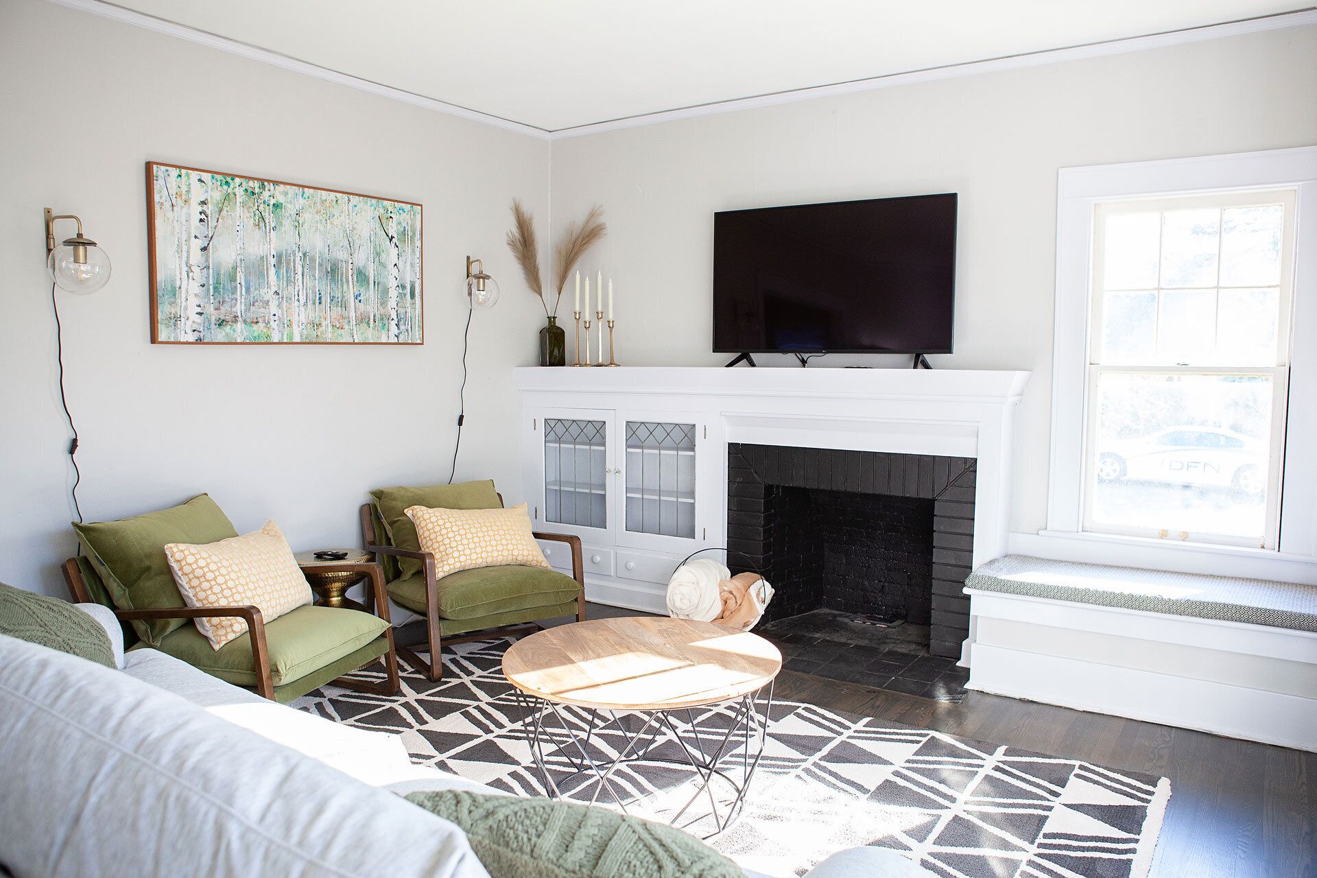 Smart TV y chimenea 