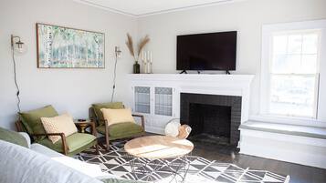 Smart TV y chimenea