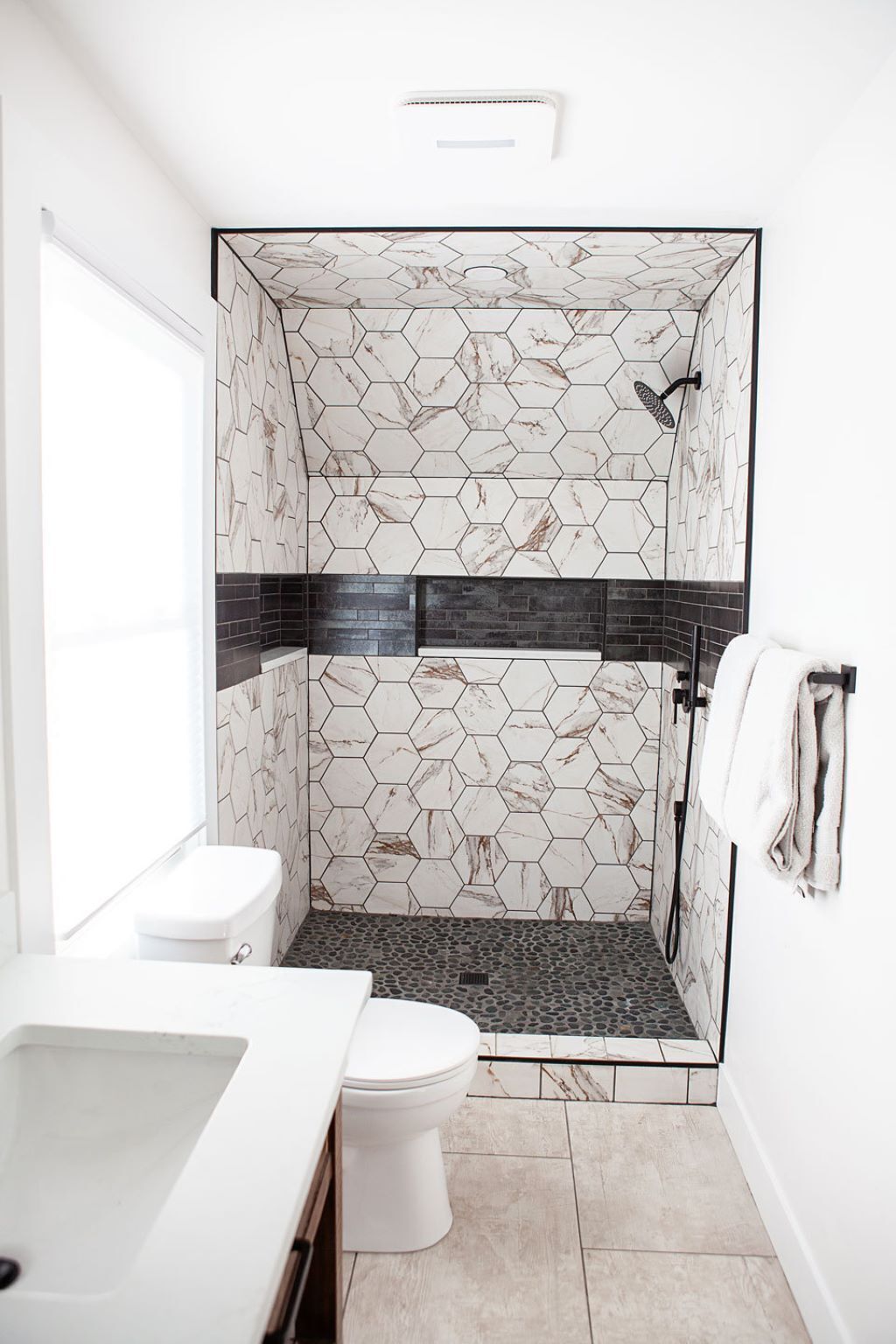 Bruser, hårtørrer, håndklæder, Sæbe