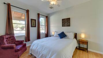 2 bedrooms, iron/ironing board, internet, bed sheets