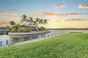 Property grounds - Bayside Escape | Water Views, Walk to Siesta Key Beach, Balcony & Community Pool (Siesta Key)