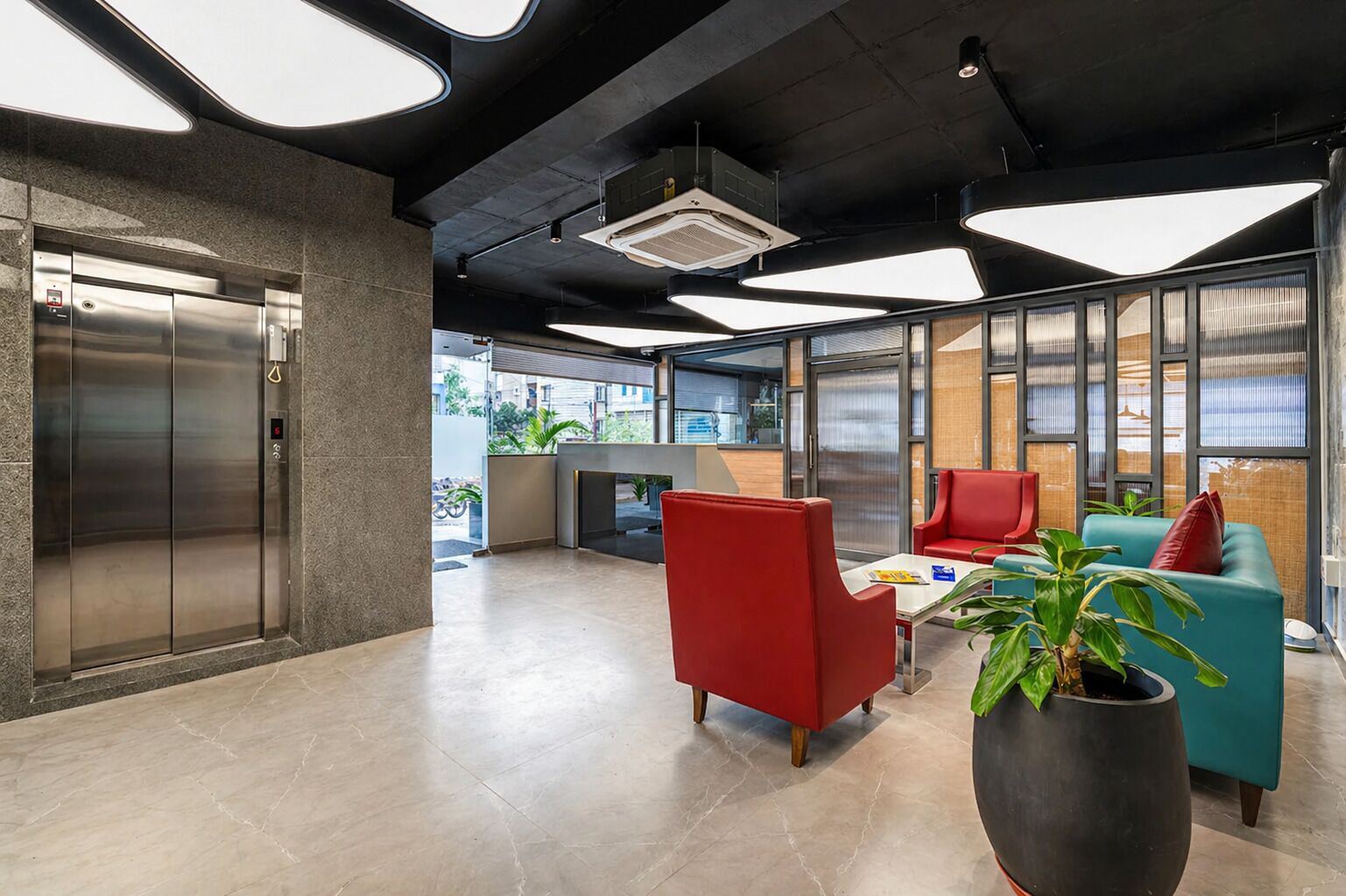 Foto - Eminent Suites & Apartments