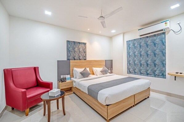 Desk, iron/ironing board, free WiFi - Eminent Suites & Apartments (Hyderabad)