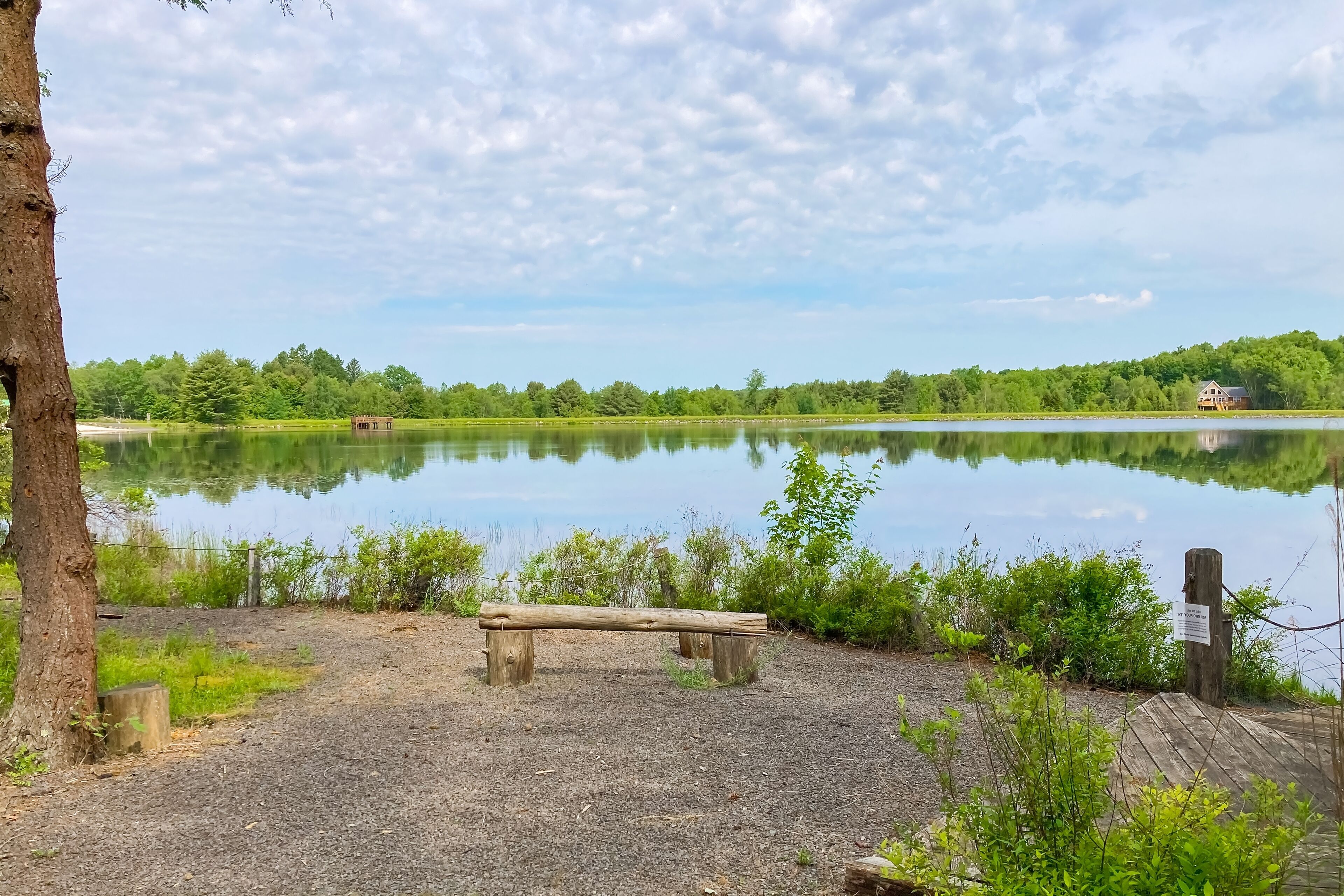 Charming lakefront home with fireplace, beach access & pool table - near skiing