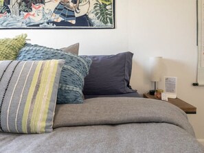 1 dormitorio, tabla de planchar con plancha, cuna de viaje y wifi