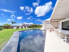 Pool - Luxe Villa with Private Pool (Saint-François)