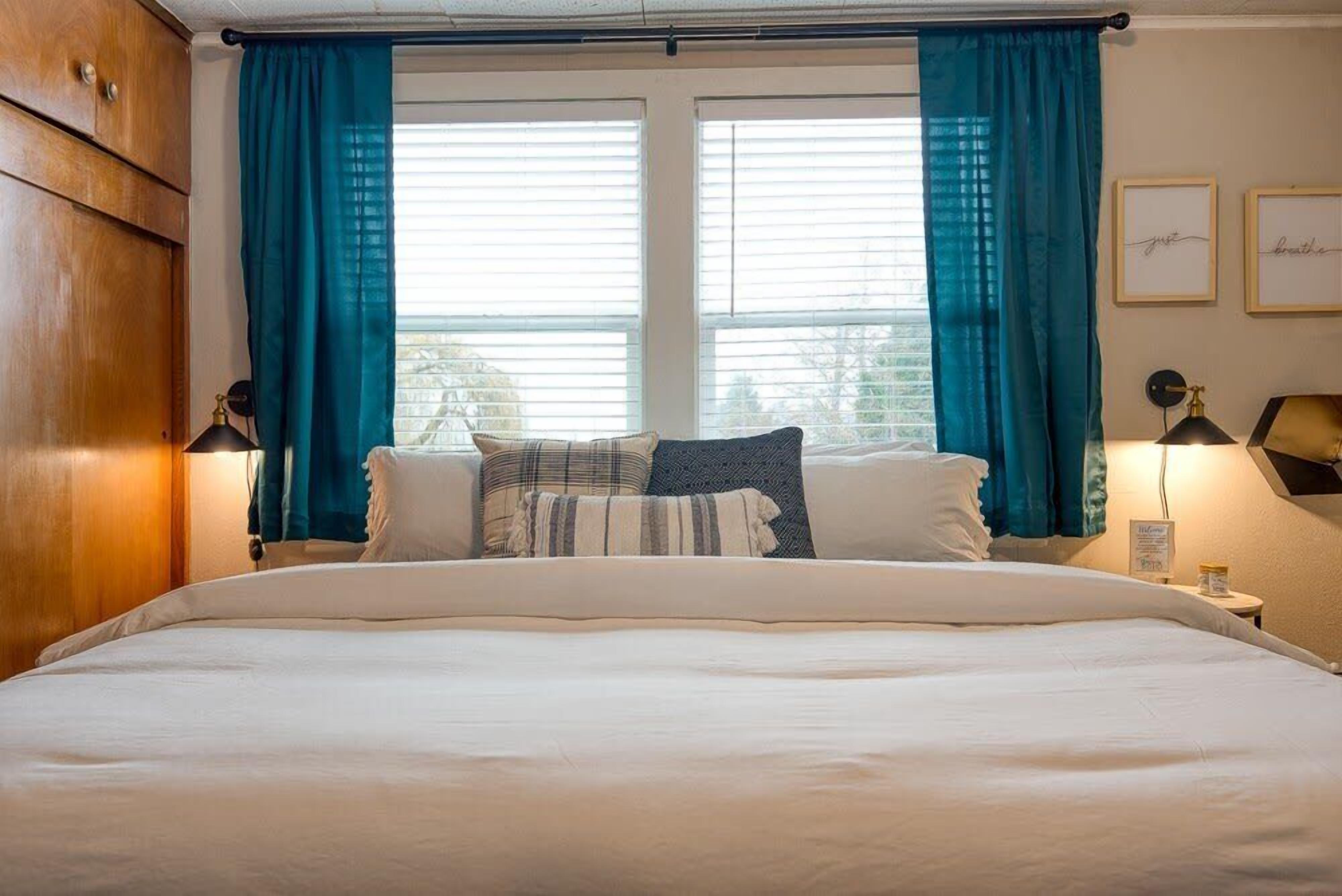 1 bedroom, desk, iron/ironing board, travel crib