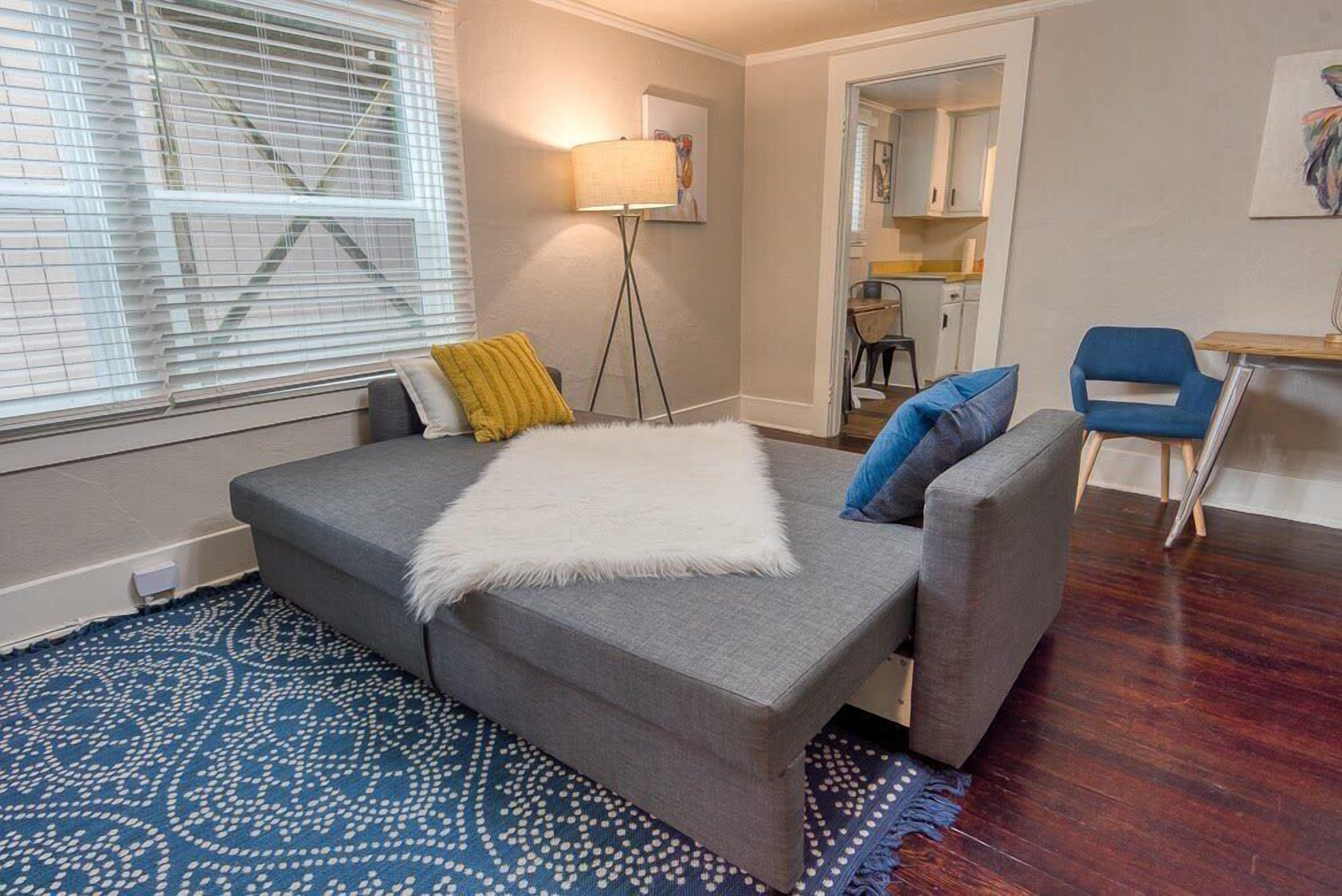 Een televisie en een kantoor