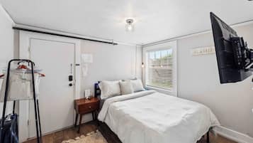 2 bedrooms, desk, iron/ironing board, travel crib