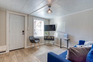 TV, offices - #StayinMyDistrict Heritage House 2Bedroom (Coos Bay)