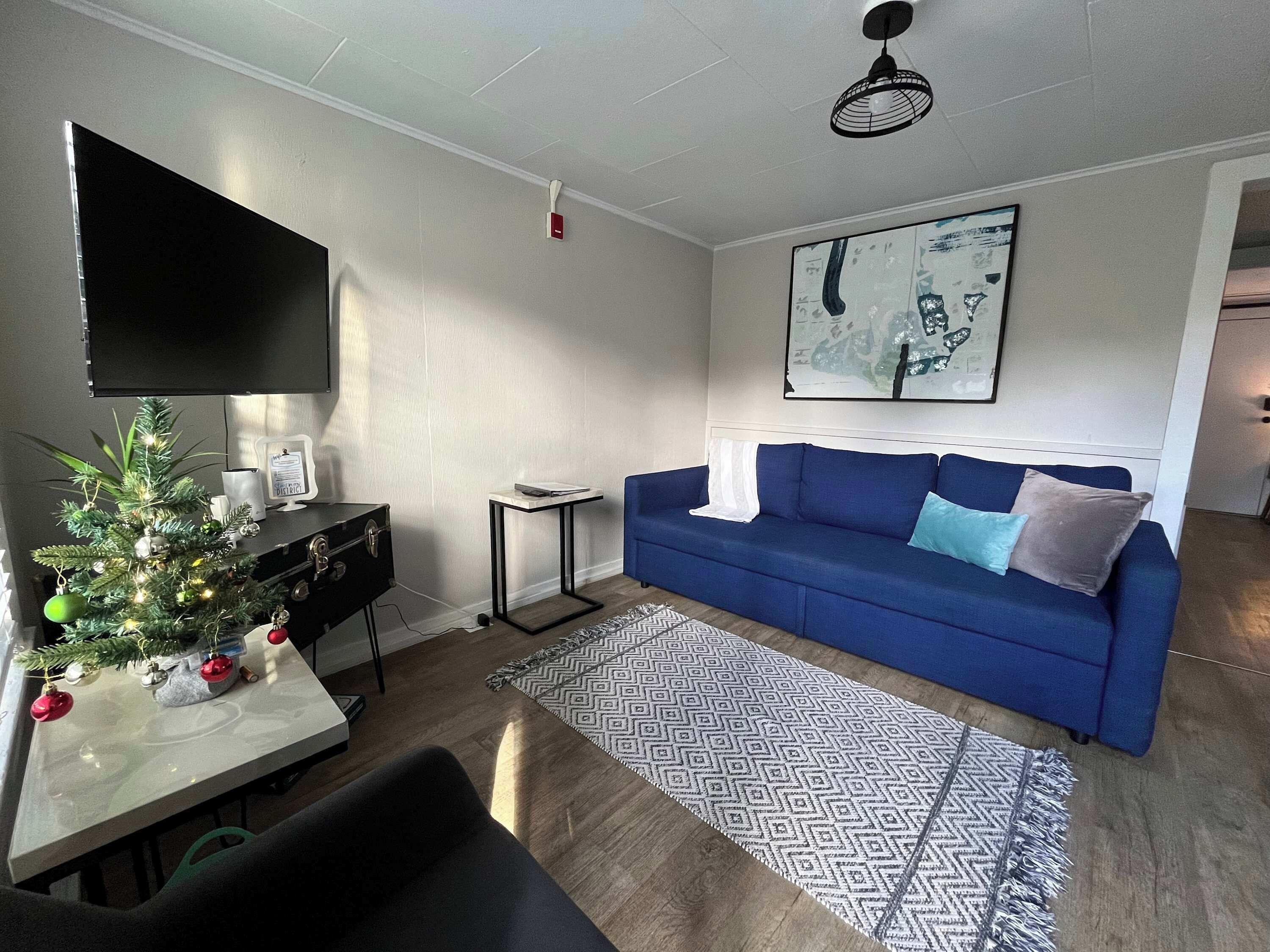 Televisión y oficina 