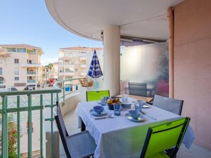 Outdoor dining - Quartier Latin by Interhome (Fréjus)