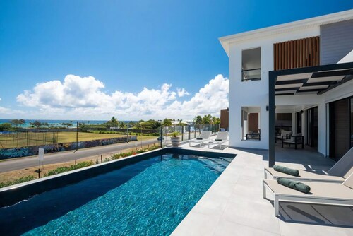 Luxury villa · St-François · Sea view & beach 200m