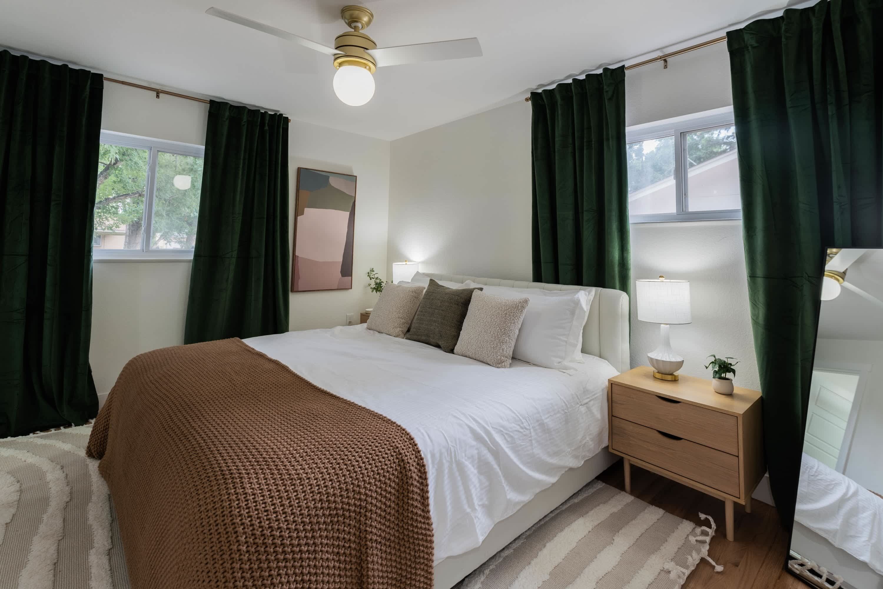 5 dormitorios, tabla de planchar con plancha, cuna de viaje y wifi