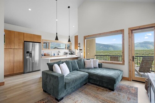 Unforgettable Mountain Escape + Waffles!