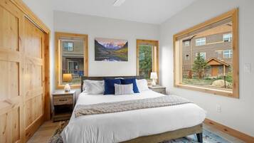 3 bedrooms, iron/ironing board, travel crib, WiFi