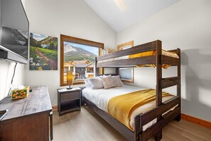 3 habitaciones, tabla de planchar con plancha, cuna de viaje y wifi 