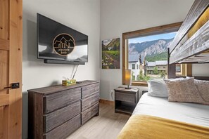 3 habitaciones, tabla de planchar con plancha, cuna de viaje y wifi 