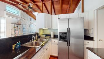 Frigorífic, microones, forn i placa de cuina