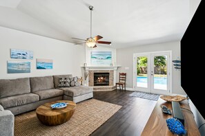 Smart TV, ping pong - 3BR Home w/Private Pool | Fenced Yard | Minutes to Beaches |NAS Pensacola (Pensacola)