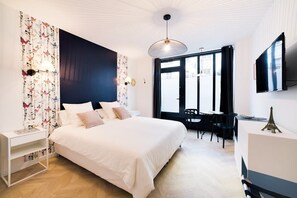 Iron/ironing board, WiFi, bed sheets - Studio « Café Papillon » (Paris)