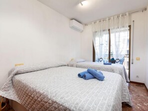 1 quarto, escrivaninha, acesso à internet